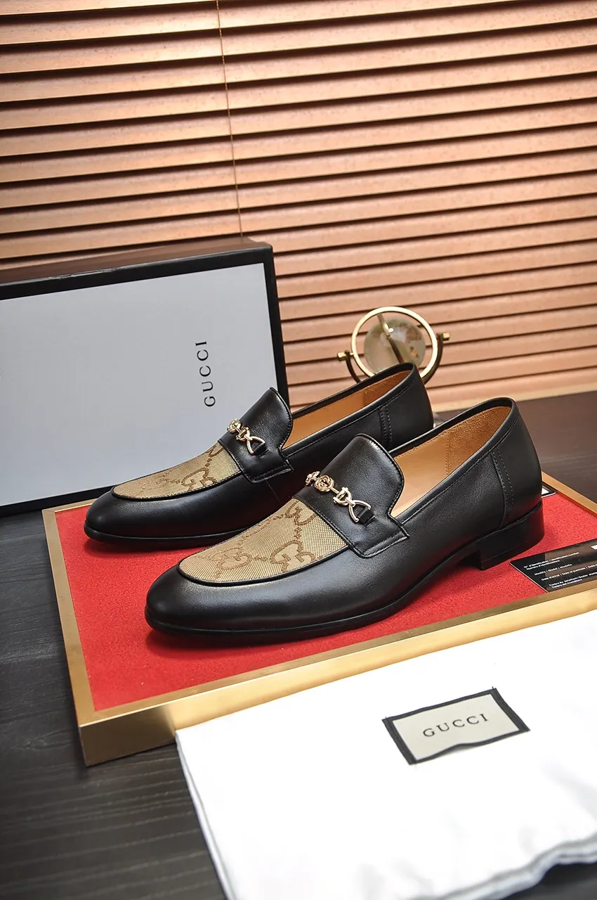 Men's shoes💰500💶Italy's top luxury men's shoe giant (GUCCI) (Gucci) (full cowhide lining) new arrival🍃Original European style🔰 Pleasant to the eye😍In order to make the shoes more durable and non-deformable🌀The production continues to follow traditional methods but there is still no lack of innovation💪Choose original sheepskin for the leather♻️ Smooth and natural And extra bright ⭐Made of imported cowhide, the first choice of rich people 38-45 (45 customized)